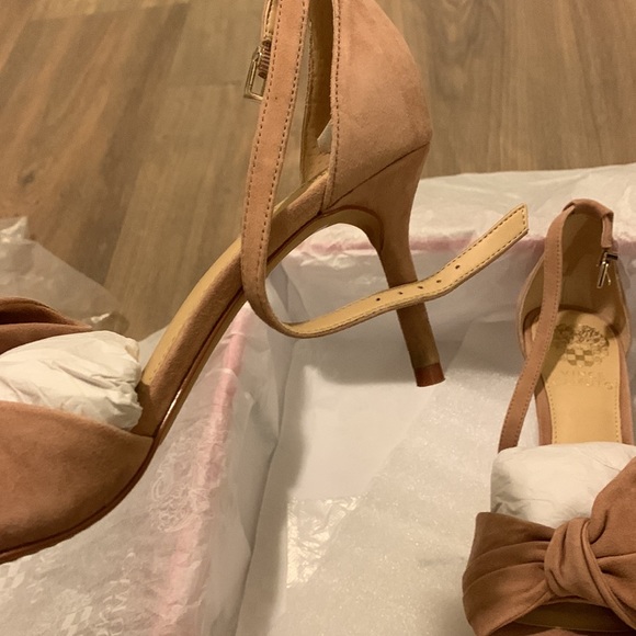 Vince Camuto BRAND NEW NEVER WORN Cute fancy kitten heels for party - Picture 4 of 4